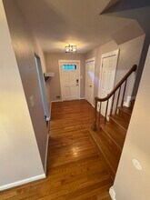 9217 Burke Rd in Burke, VA - Foto de edificio - Building Photo