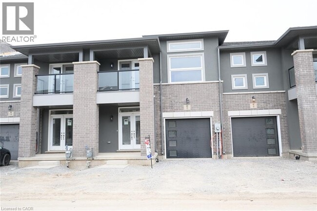 8 Renfrew Trl in Welland, ON - Building Photo - Building Photo