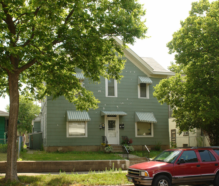 2913 18th Ave S in Minneapolis, MN - Building Photo