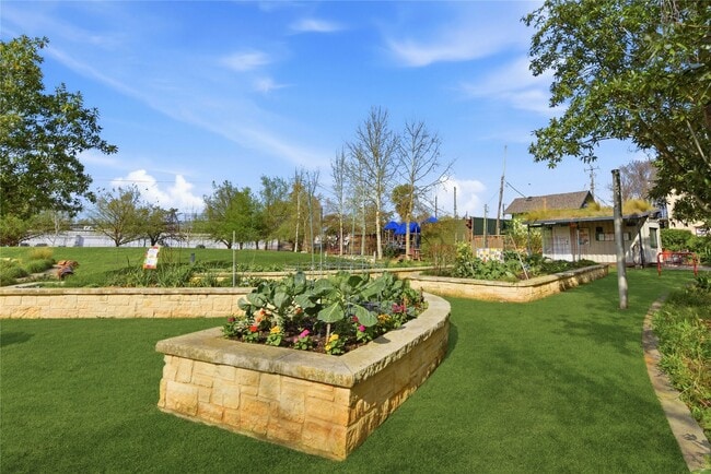 property at 1516 Bonnie Brae St