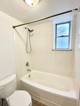 Victoria Apartments in Burlington, ON - Building Photo - Building Photo