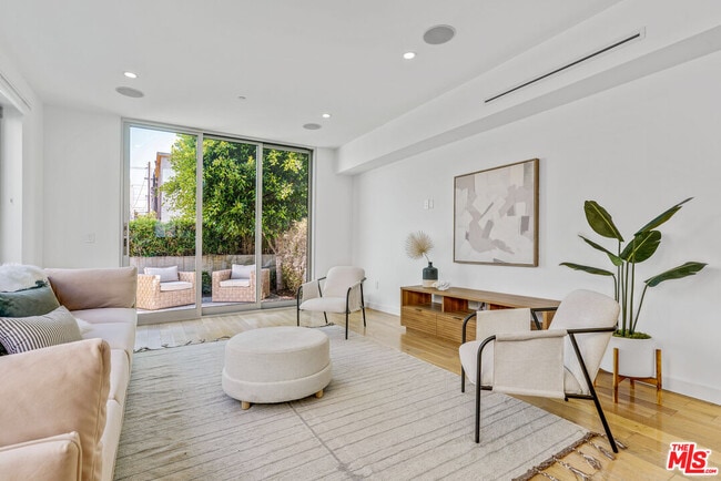 809 Brooks Ave in Los Angeles, CA - Building Photo - Building Photo