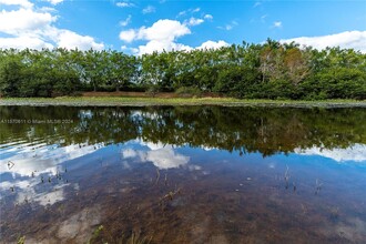 580 Cascade Falls Dr in Weston, FL - Building Photo - Building Photo