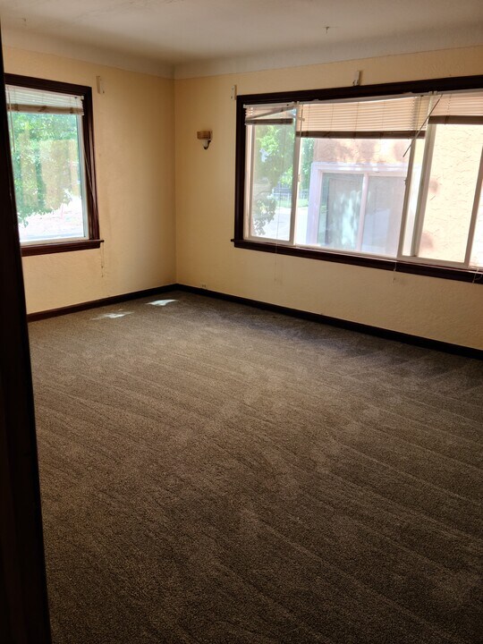 945 E Lander St, Unit 1 in Pocatello, ID - Building Photo
