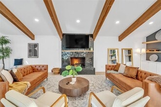 2100 Apricot Glen Dr in Austin, TX - Building Photo - Building Photo