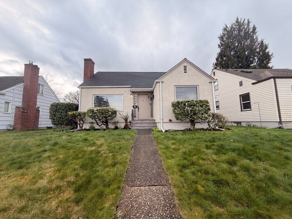 3136 S 18th St in Tacoma, WA - Building Photo