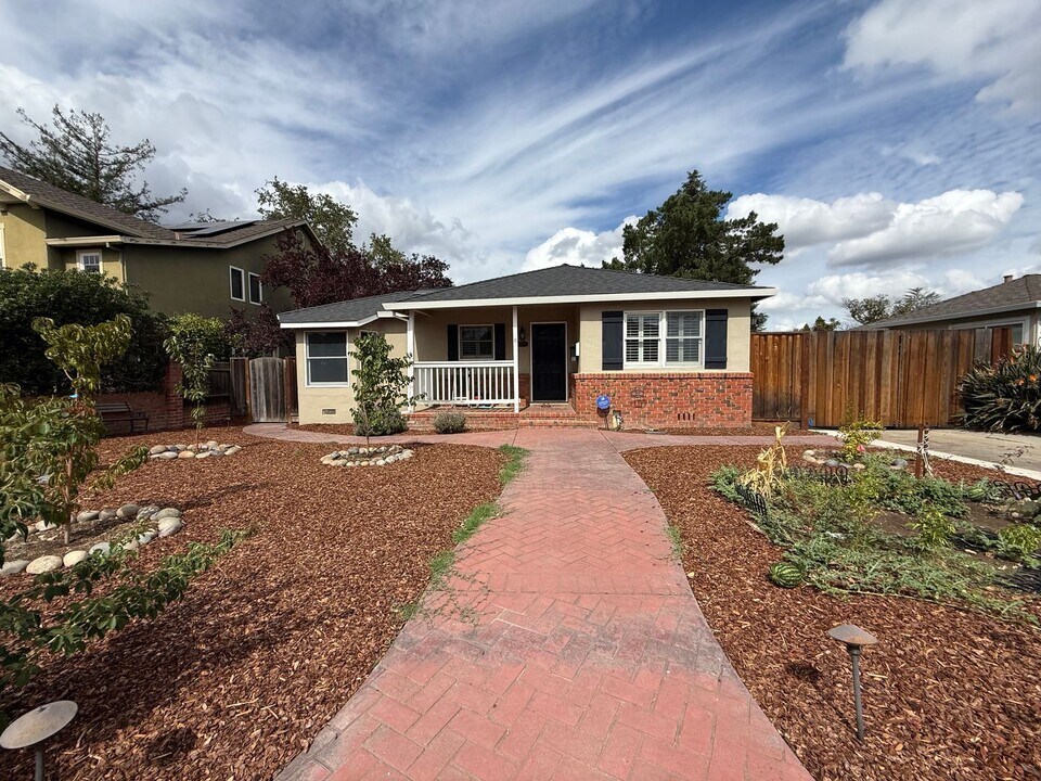 15123 Herring Ave in San Jose, CA - Building Photo