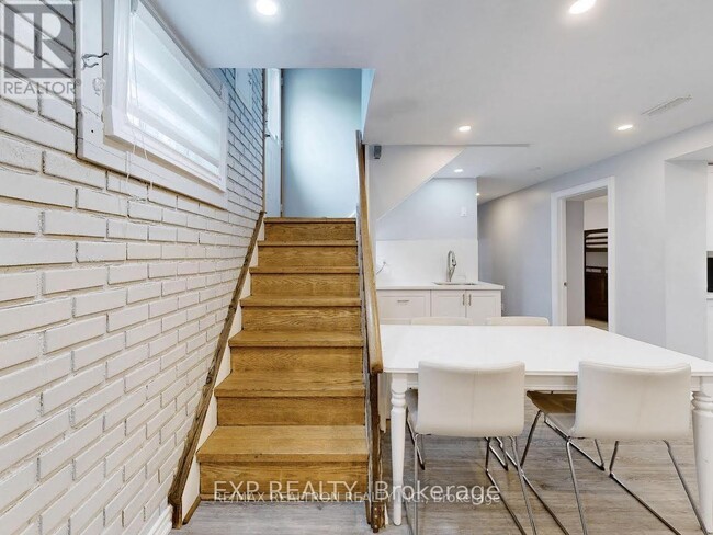 70 Fulwell Crescent in Toronto, ON - Building Photo - Building Photo