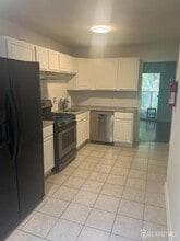 18 Lake Ave in East Brunswick, NJ - Building Photo - Building Photo