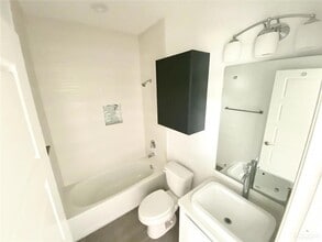 909 W Carmel Ave, Unit 4 in Pharr, TX - Building Photo - Building Photo