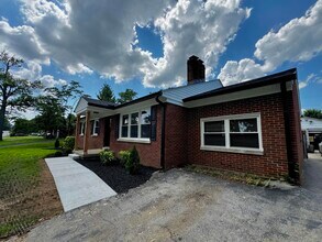 1821 Blue Ridge Dr in Lexington, KY - Foto de edificio - Building Photo