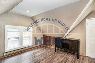 2720 N Oakland Ave in Milwaukee, WI - Building Photo - Building Photo