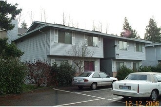 3201-3205 S 208th St in Seatac, WA - Building Photo - Building Photo