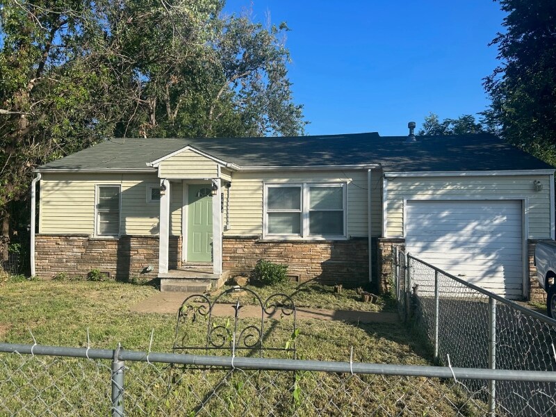 5694 W 3rd St in Tulsa, OK - Building Photo