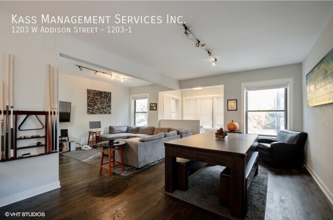 1203 W Addison St in Chicago, IL - Building Photo - Building Photo