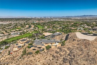 5 Promontory Pointe Ln in Las Vegas, NV - Foto de edificio - Building Photo