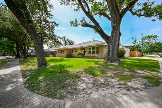 5233 W 43rd St in Houston, TX - Building Photo - Building Photo