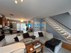 111 Pleasant St in Boston, MA - Building Photo