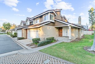 83 Weepingwood, #35 in Irvine, CA - Building Photo