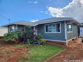 823 Hookala St in Pearl City, HI - Building Photo
