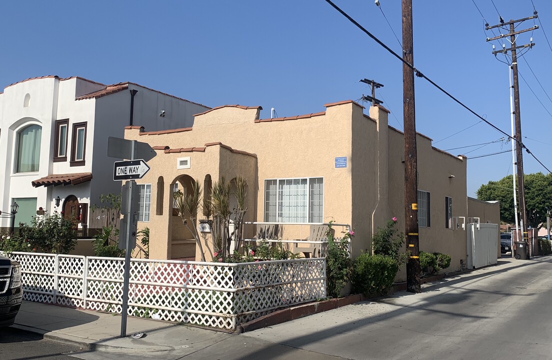 185 Corona Ave in Long Beach, CA - Building Photo