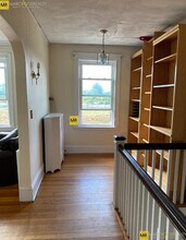 28 Manet Rd, Unit 1 in Chestnut Hill, MA - Foto de edificio - Building Photo