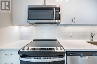 38 Annie Craig Dr in Toronto, ON - Building Photo - Building Photo