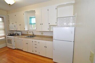 37 Perrin St in Fairport, NY - Building Photo - Building Photo