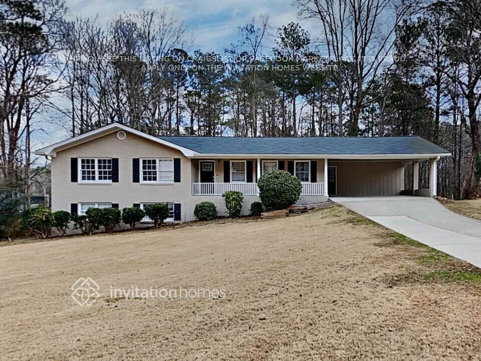 395 N Hickory Ln in Douglasville, GA - Building Photo