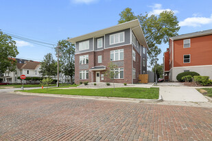302 E Clark St in Champaign, IL - Building Photo