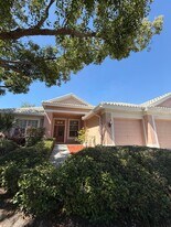 2204 Elizabeth Way in Dunedin, FL - Building Photo