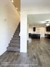 1373 S Autumn Breeze Ct in Hanford, CA - Building Photo - Building Photo