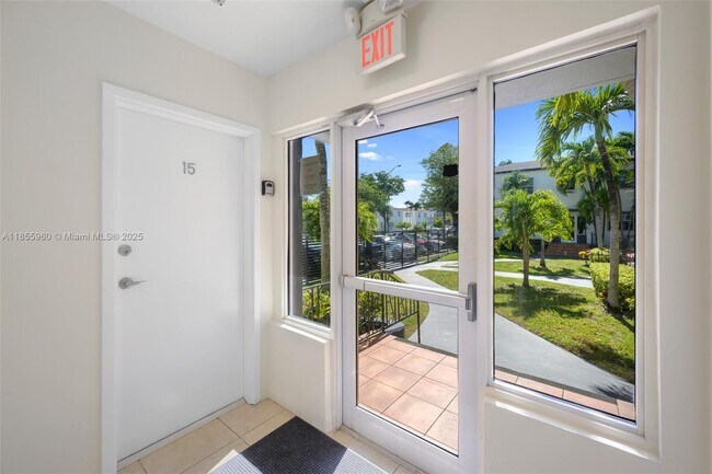 577 NE 82nd St in Miami, FL - Building Photo - Building Photo