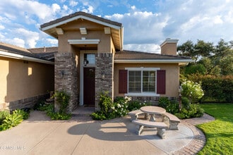 750 Huntsdale Ct in Thousand Oaks, CA - Building Photo - Building Photo