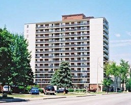 Regency Colonade Apartments