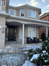 2272 Nena Crescent in Oakville, ON - Building Photo - Building Photo