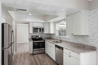 8190 Porto Chico Ave in North Port, FL - Building Photo - Building Photo