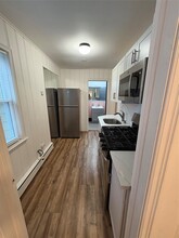 37 5th Ave in Bay Shore, NY - Building Photo - Building Photo