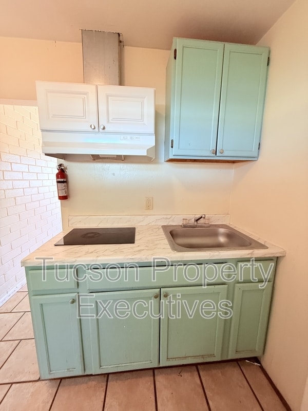 property at 232 W Flores St