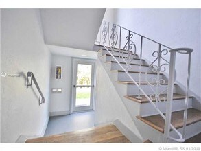 1995 Marseille Dr-Unit -7 in Miami Beach, FL - Building Photo - Building Photo