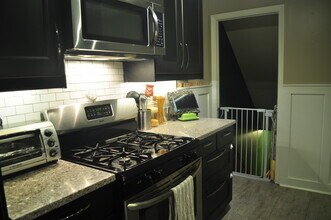 107 S Iris St in Alexandria, VA - Building Photo - Building Photo