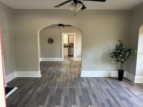 221 N Julia Ave in DeLand, FL - Building Photo - Building Photo