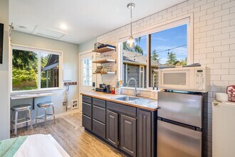 8725 29th Ave NW, Unit SI ID1035884P in Seattle, WA - Building Photo - Building Photo