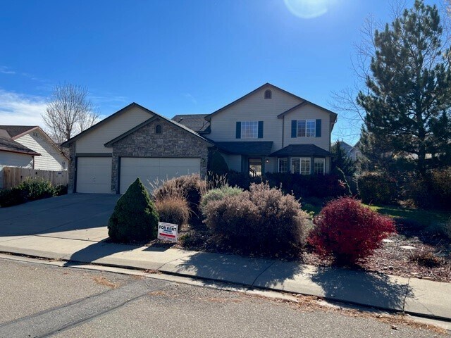 1563 Cedarwood Dr in Longmont, CO - Building Photo