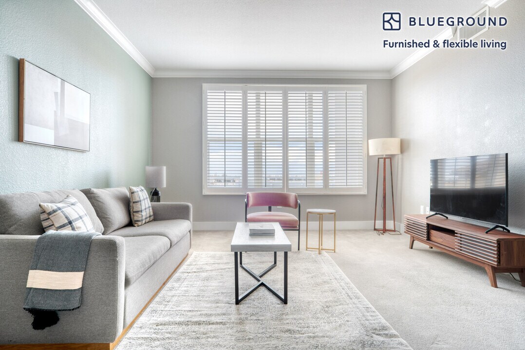 367 Santana Row in San Jose, CA - Building Photo
