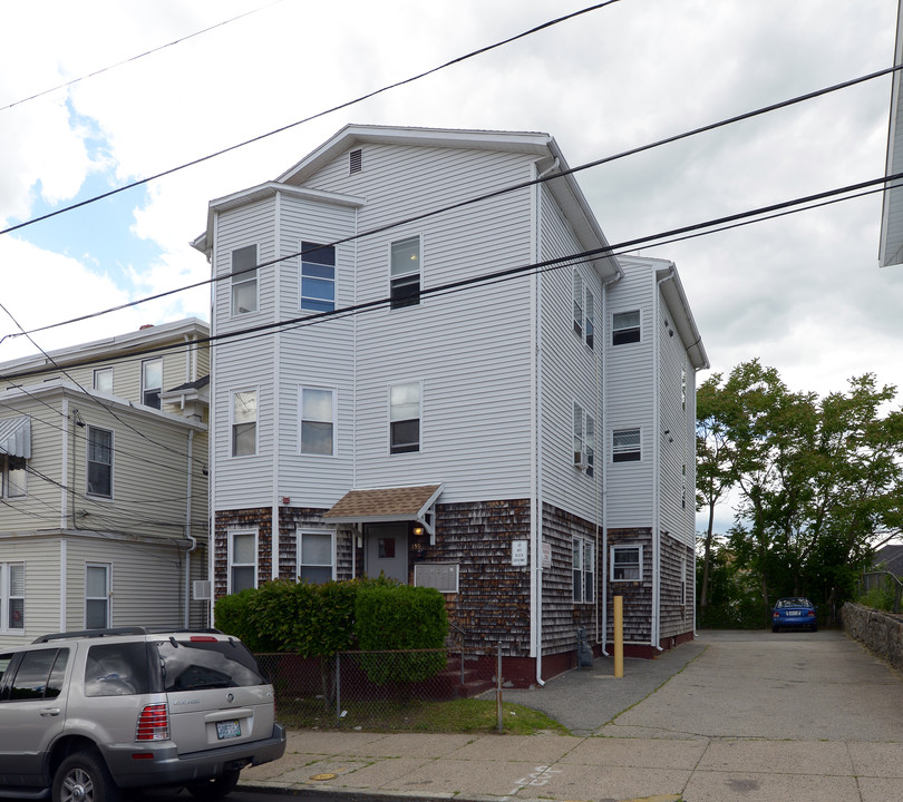 159 Hedley Ave in Central Falls, RI - Foto de edificio