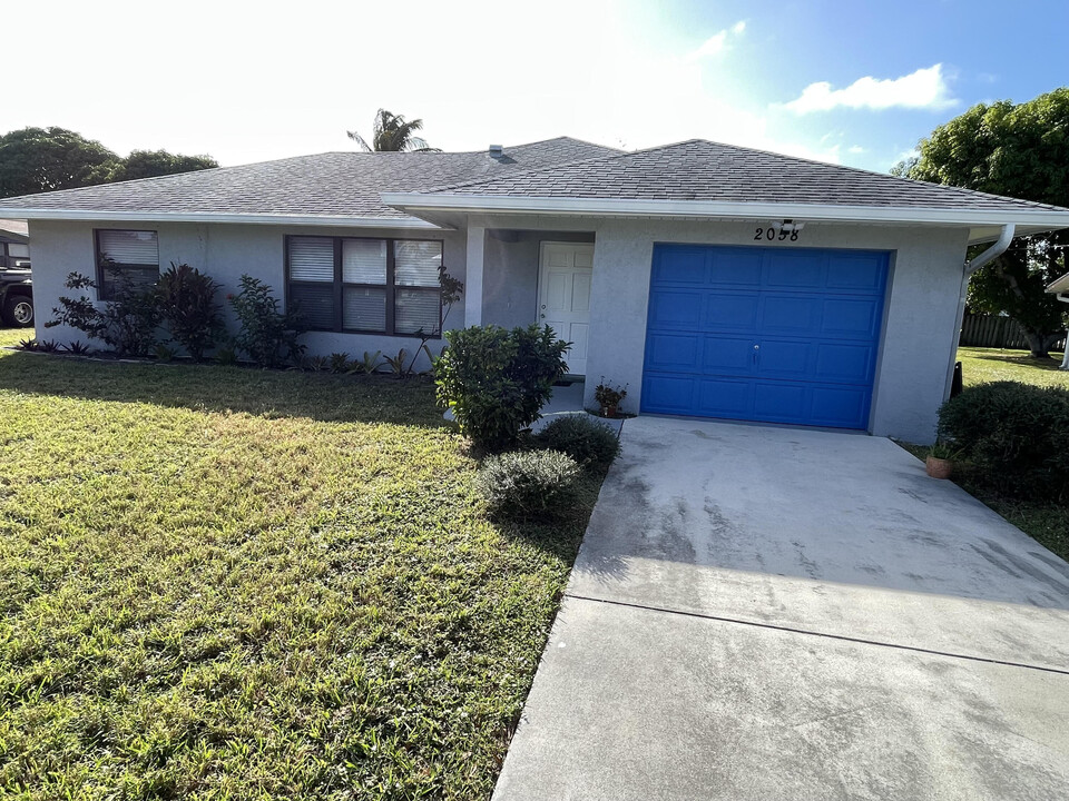 2058 SE Camilo St in Port St. Lucie, FL - Building Photo