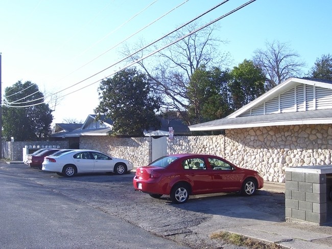 Del Rey Apartments in San Antonio, TX - Building Photo - Building Photo