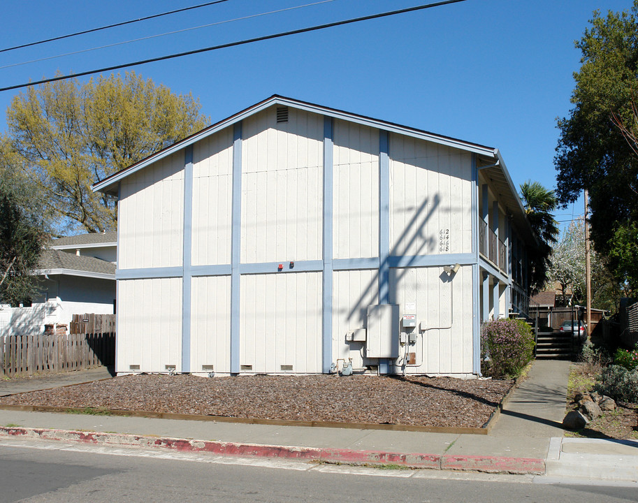 612-618 Center St in Healdsburg, CA - Building Photo