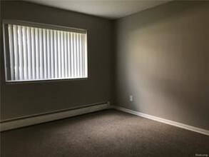 525 Fairbrook St-Unit -Apt 106 in Northville, MI - Building Photo - Building Photo